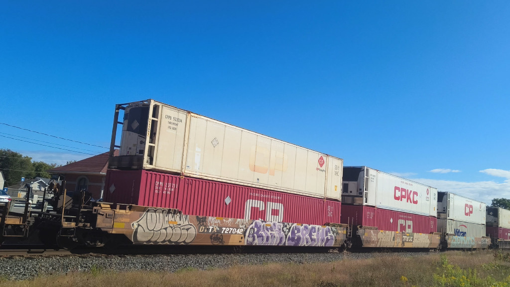 DTTX 727042 (Triple Well Car Altogther)